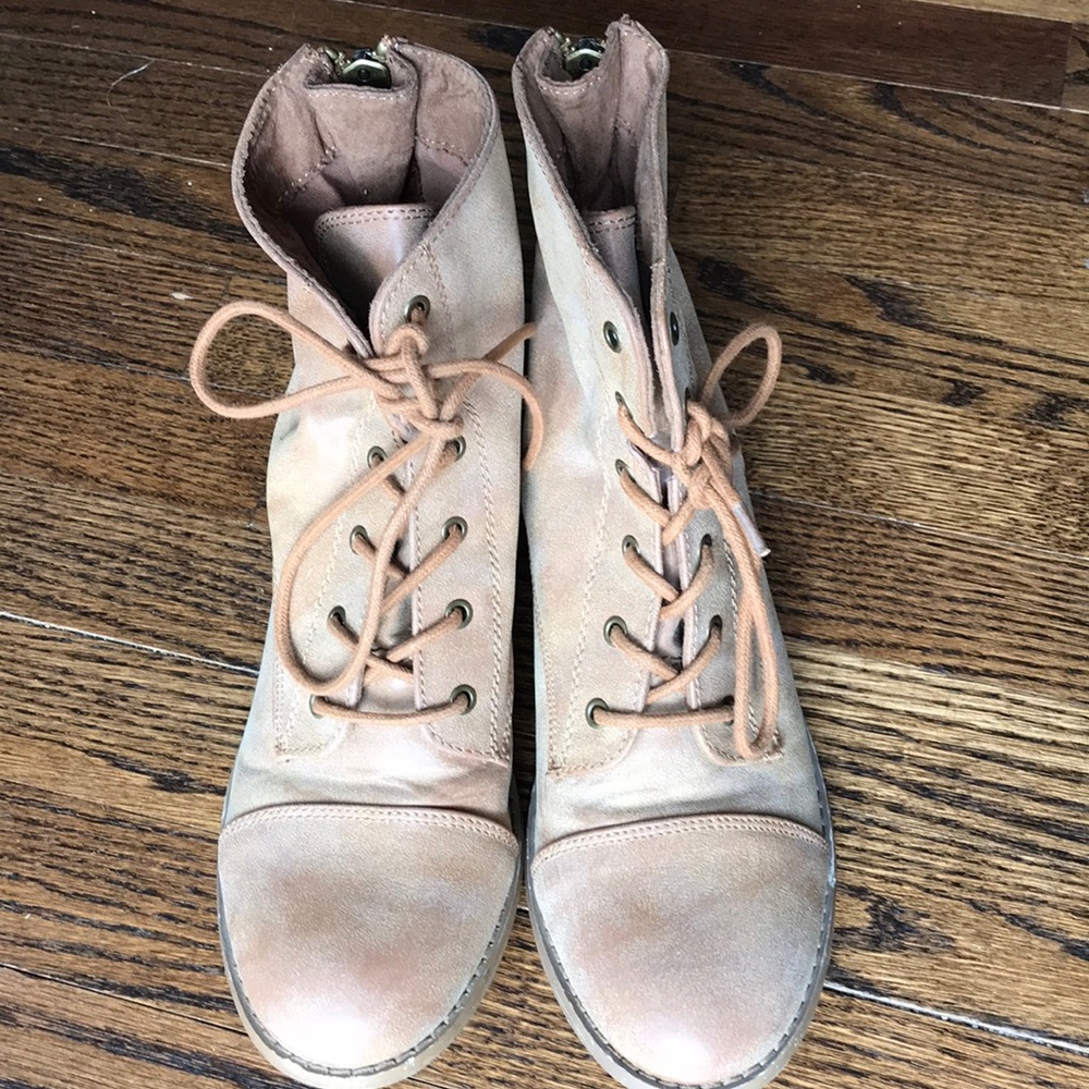 G by GUESS Tan BOOTS SIZE 9